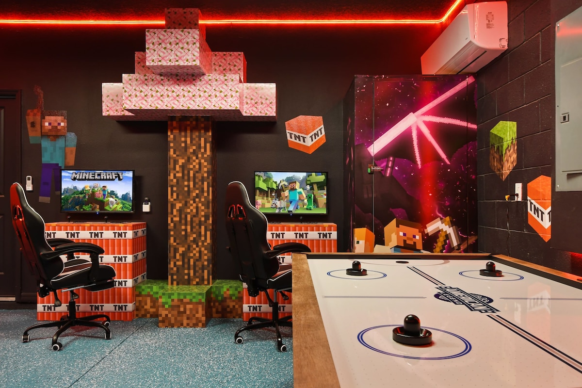 Alice & Minecraft Rooms w/ Pool & Spa Escape - Houses for Rent in  Davenport, Florida, United States - Airbnb