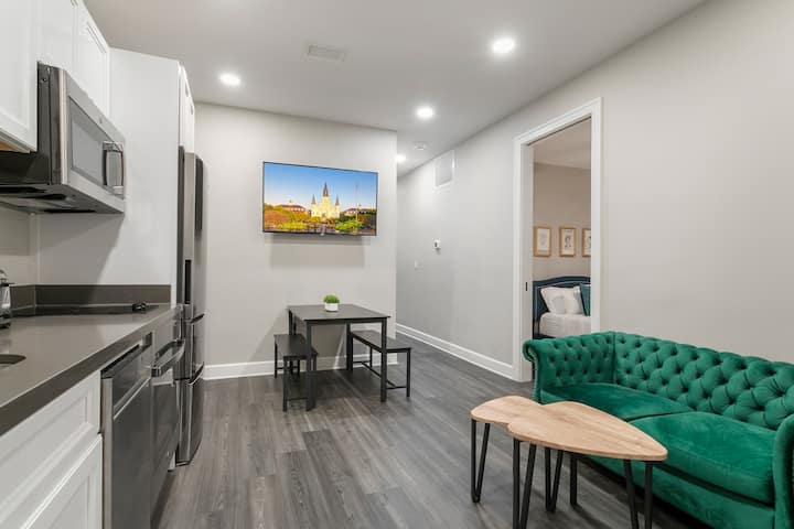 3br Retreat Steps From The French Quarter - Chalmette, LA