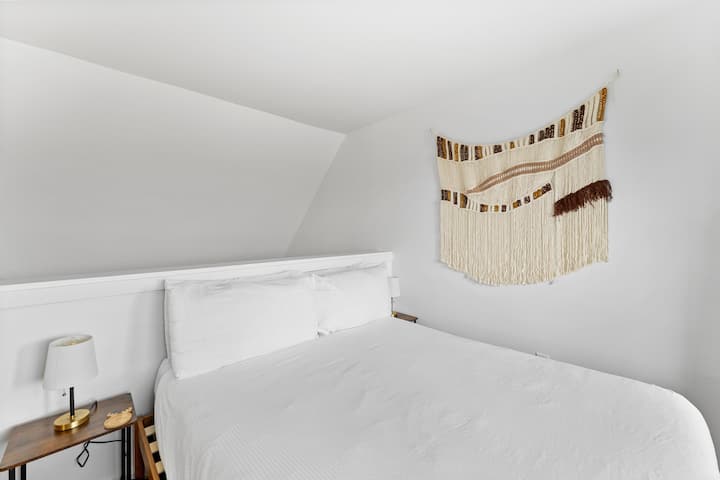 Loft con cama individual y de matrimonio. 