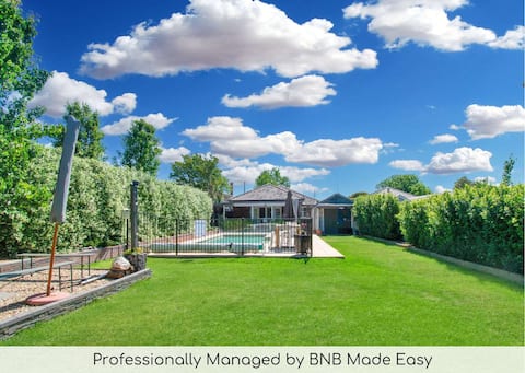 The Macleay | Poolside Entertainer, Pets Allowed