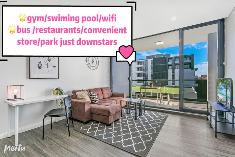 Popular Airbnb listing: Rosebery 2beds Apt wifi gym pool in Rosebery