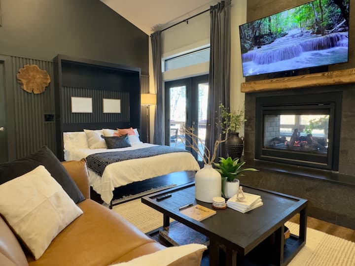 غرفة المعيشة: سرير ميرفي بحجم كوين