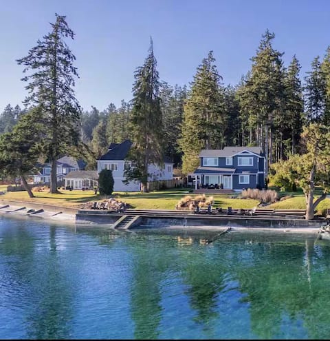 Elegant PNW Waterfront Beach House with Pickleball
