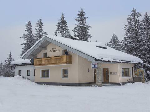 Holiday home with sauna, 1.2 km to the ski lift
