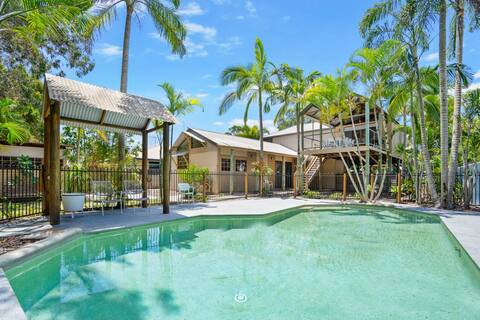 Driftwood - Rainbow Shores. Pool