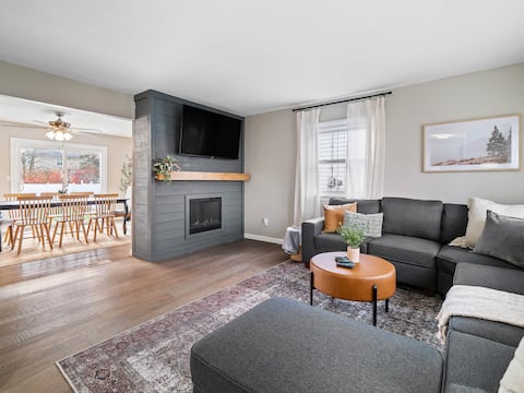 Vermilion Retreat with Hot Tub and Games