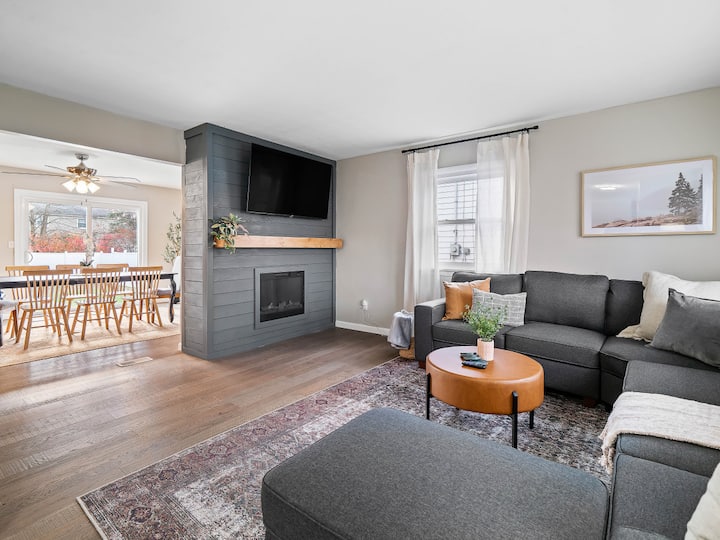 Hot Tub - Game Room - Sleeps 10 - Vermilion
