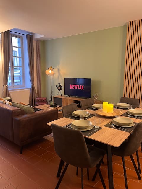 Popular Airbnb listing: The Cité Voltaire in Carcassonne