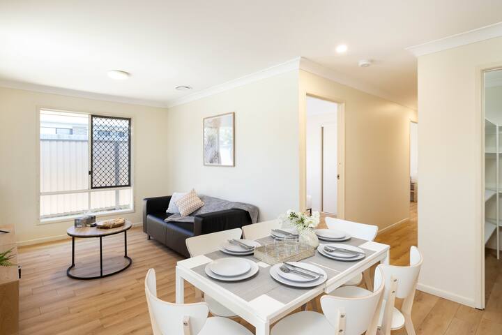 3 Bdr Apt! Aircon! Undercover Parking! 12AS3 gallery image 3