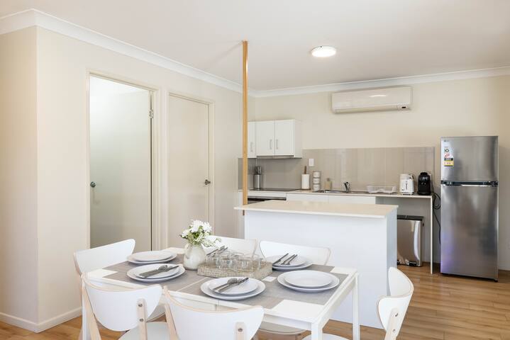 3 Bdr Apt! Aircon! Undercover Parking! 12AS3 gallery image 4