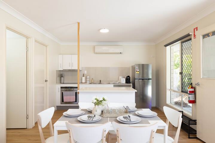 3 Bdr Apt! Aircon! Undercover Parking! 12AS3 gallery image 5