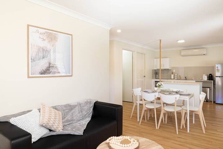 3 Bdr Apt! Aircon! Undercover Parking! 12AS3 gallery image 2