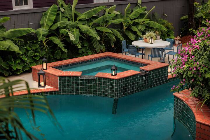 Luxurious 9BR Inn | Heated Pool & Spa gallery image 4