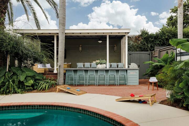 Luxurious 9BR Inn | Heated Pool & Spa gallery image 5