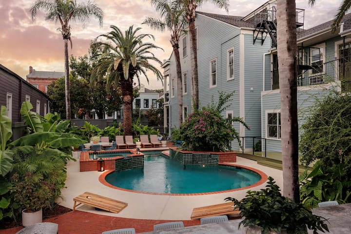 Luxurious 9BR Inn | Heated Pool & Spa