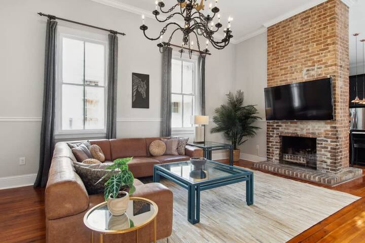 Opulent Expansive Home | Heated Pool and Spa gallery image 5