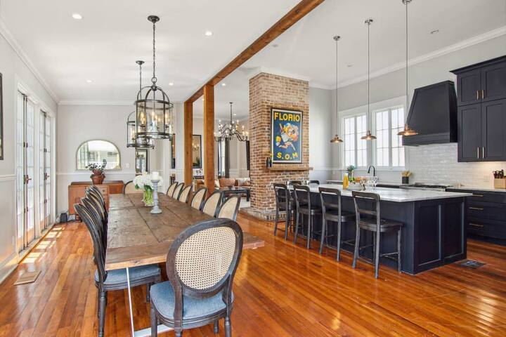 Opulent Expansive Home | Heated Pool and Spa gallery image 3