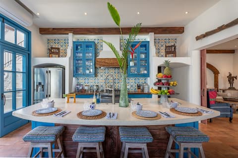 Oceanfront Luxury 3 Suite Villa Las Catalinas