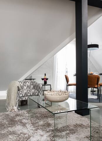 Mayfair Loft Apartment! gallery image 5