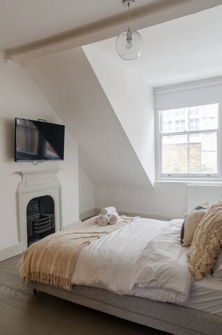 Mayfair Loft Apartment! gallery image 3