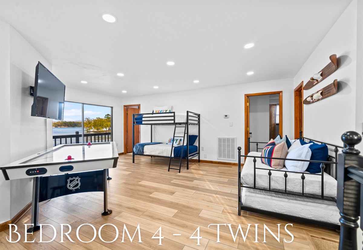 Amplia habitación con literas lista para grupos grandes, con camas acogedoras y mucho espacio para dispersarse. Perfecta para familias o amigos que viajan juntos.