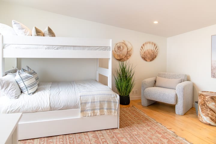 ElegantOceanfrontEscape-60