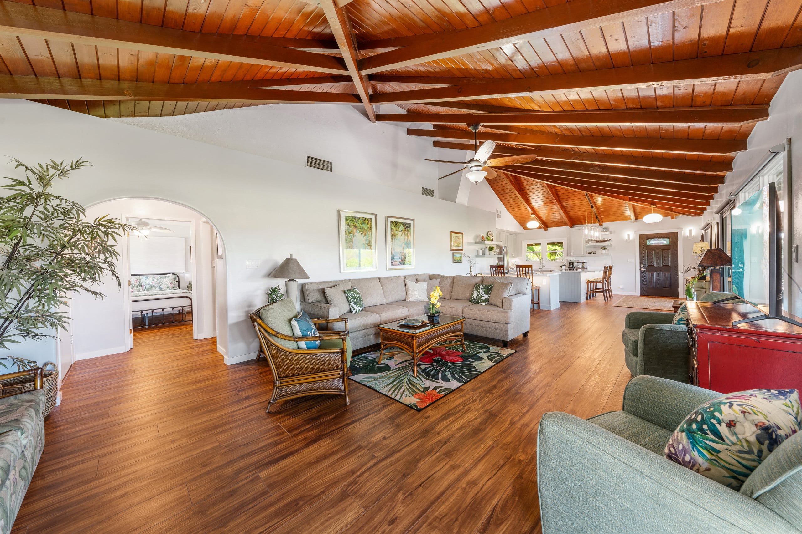Condo in Lahaina · ★4.89 · 3 bedrooms · 4 beds · 2 shared baths - Image 4