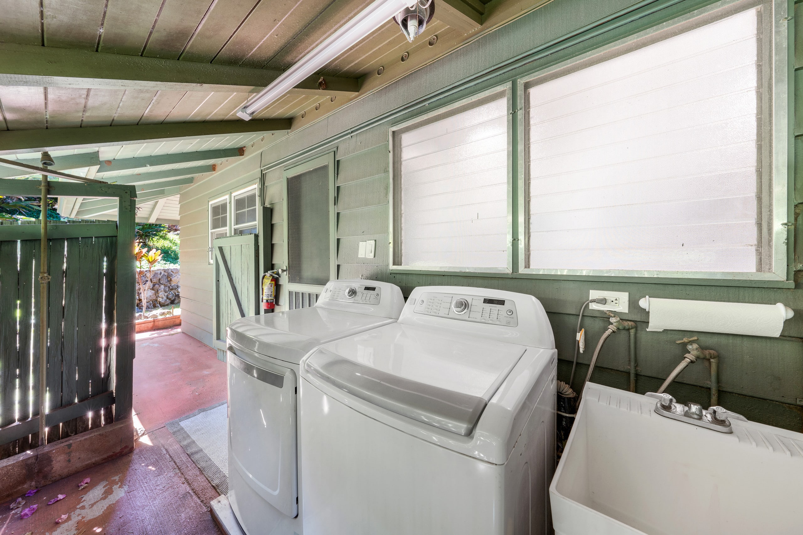 Condo in Lahaina · ★4.89 · 3 bedrooms · 4 beds · 2 shared baths - Image 37