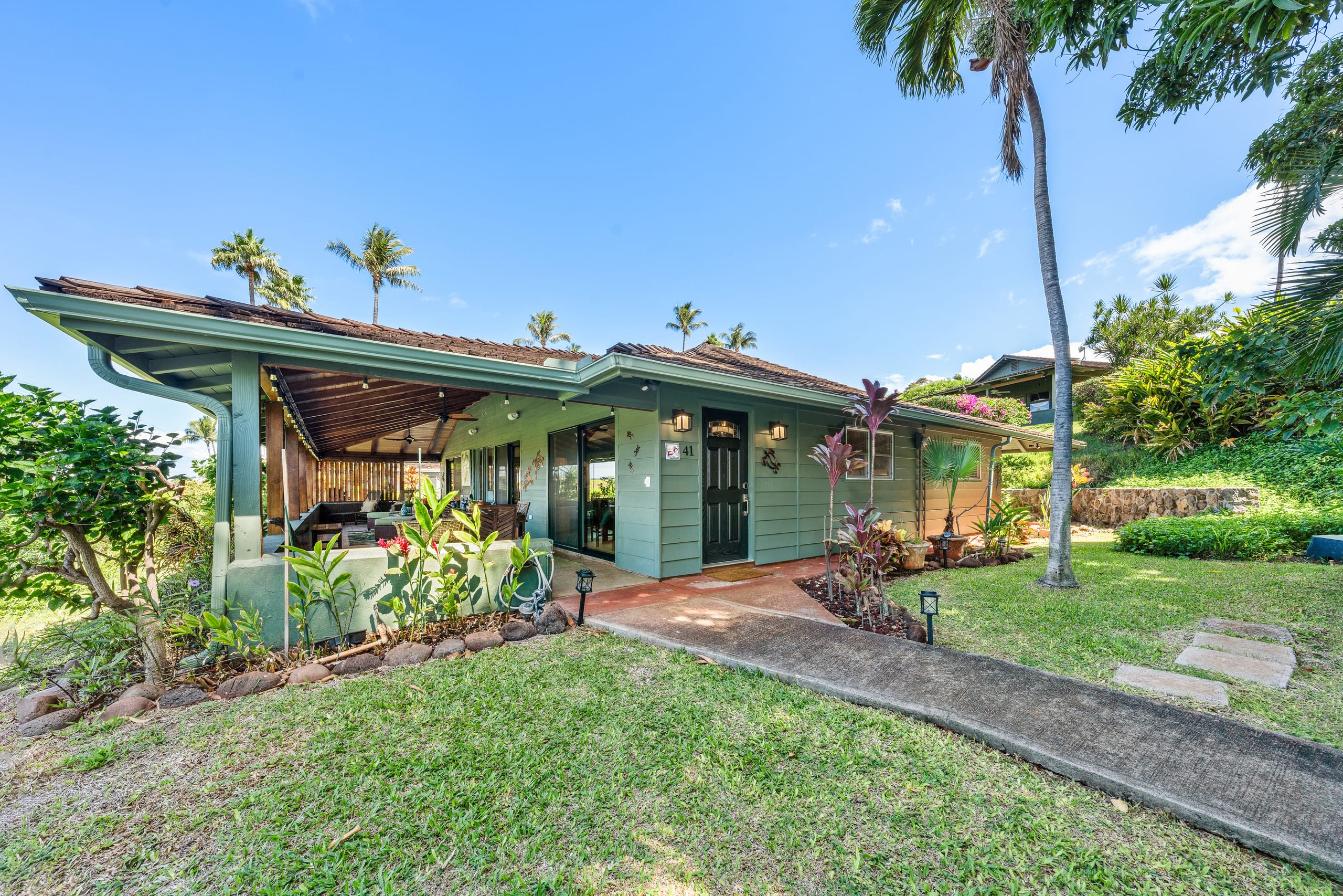 Condo in Lahaina · ★4.89 · 3 bedrooms · 4 beds · 2 shared baths - Image 38