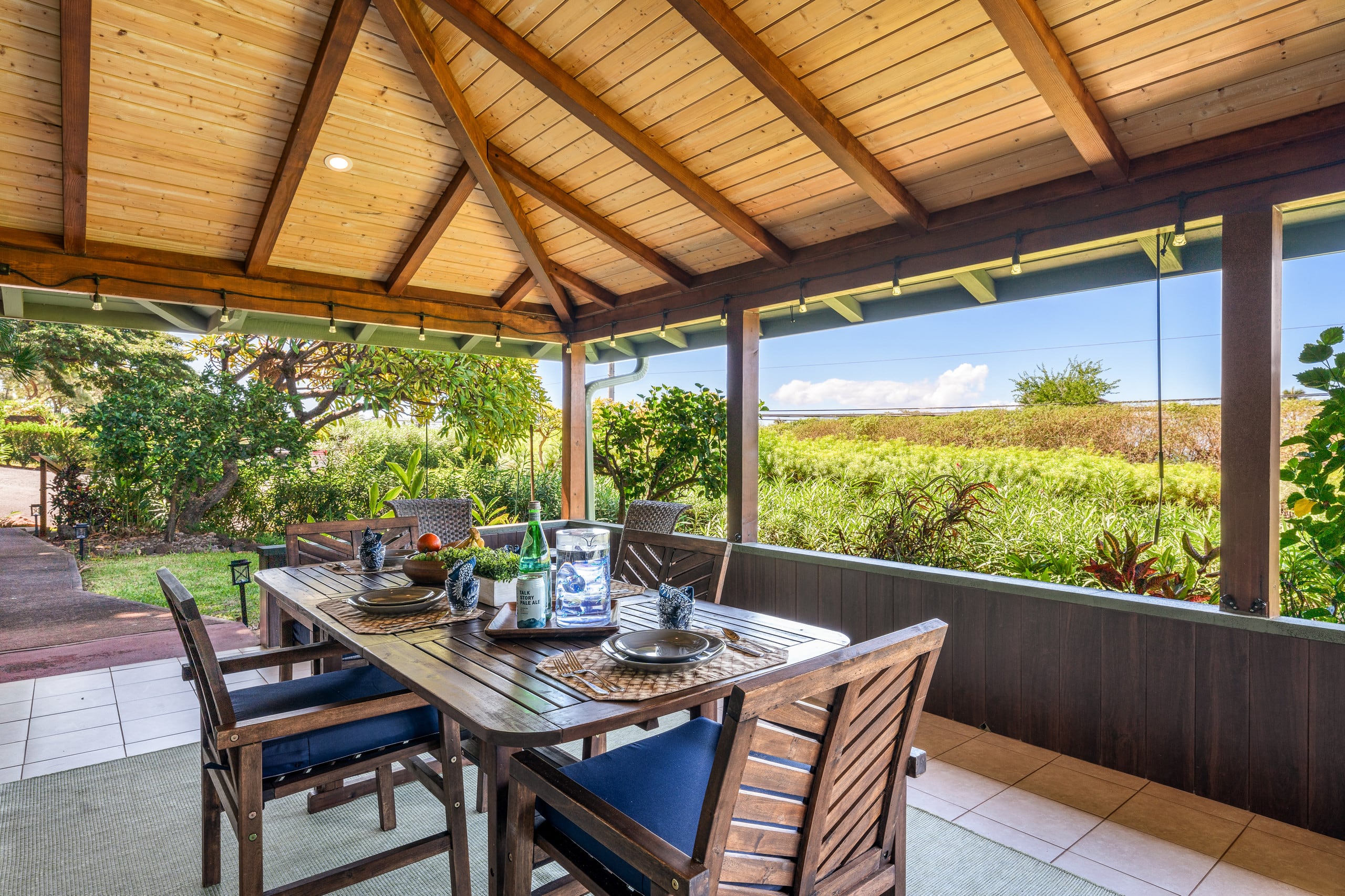 Condo in Lahaina · ★4.89 · 3 bedrooms · 4 beds · 2 shared baths - Image 33