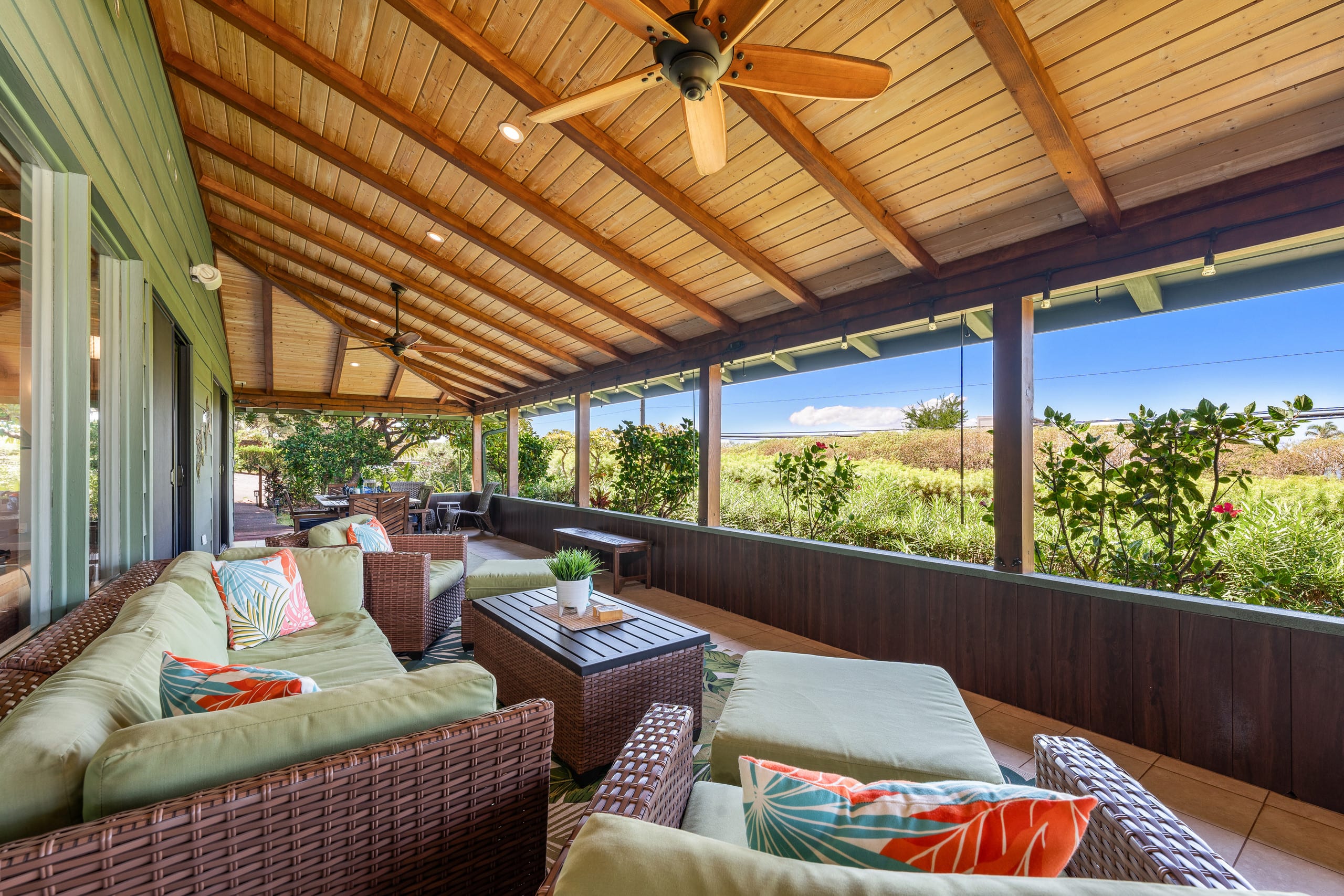 Condo in Lahaina · ★4.89 · 3 bedrooms · 4 beds · 2 shared baths - Image 35