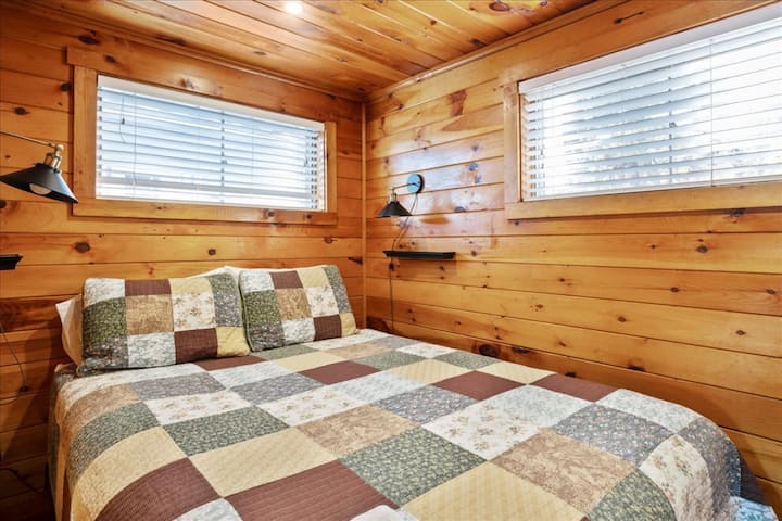 غرفة النوم 1 (كوين) - الطابق العلوي