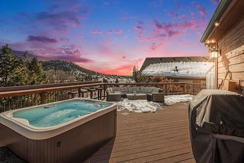 Hot tub, Sauna,  Gorgeous Cabin with Views!