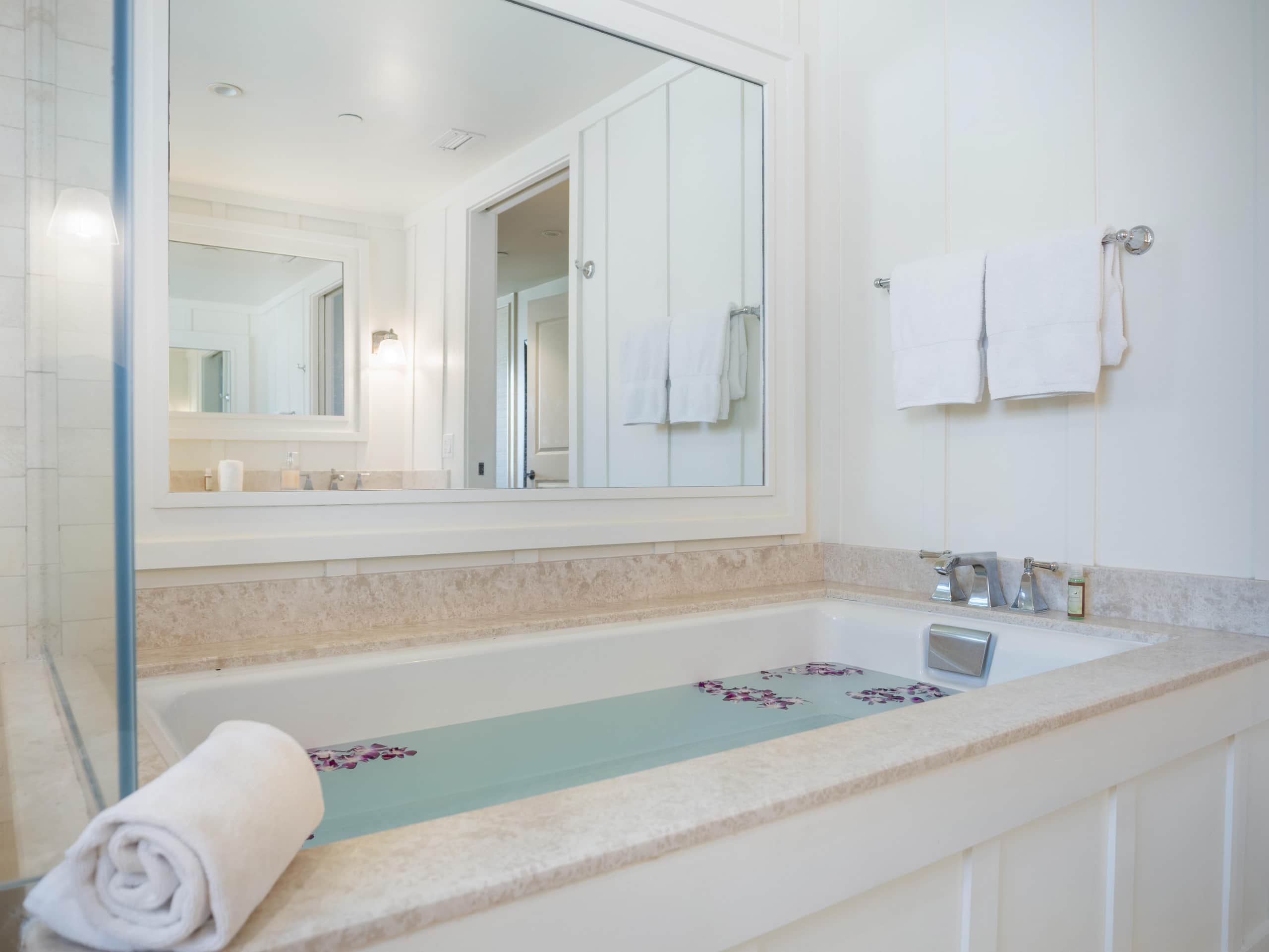 Villa in Kahuku · ★4.88 · 3 bedrooms · 4 beds · 2 private baths - Image 16