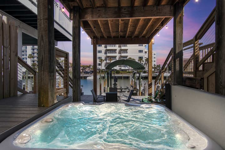 Perfect Harbor Townhome With Hot Tub, Beach Access - Destin, FL