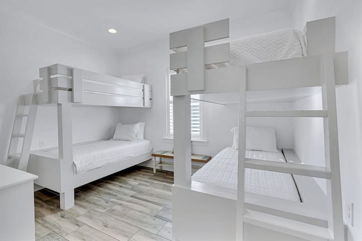Kati 1 - Dhomë marinari me 4 krevate dopio me banjë private