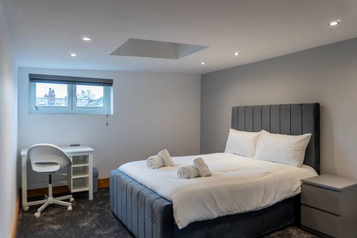 Luxury 4 Bedroom Apartment gallery image 3