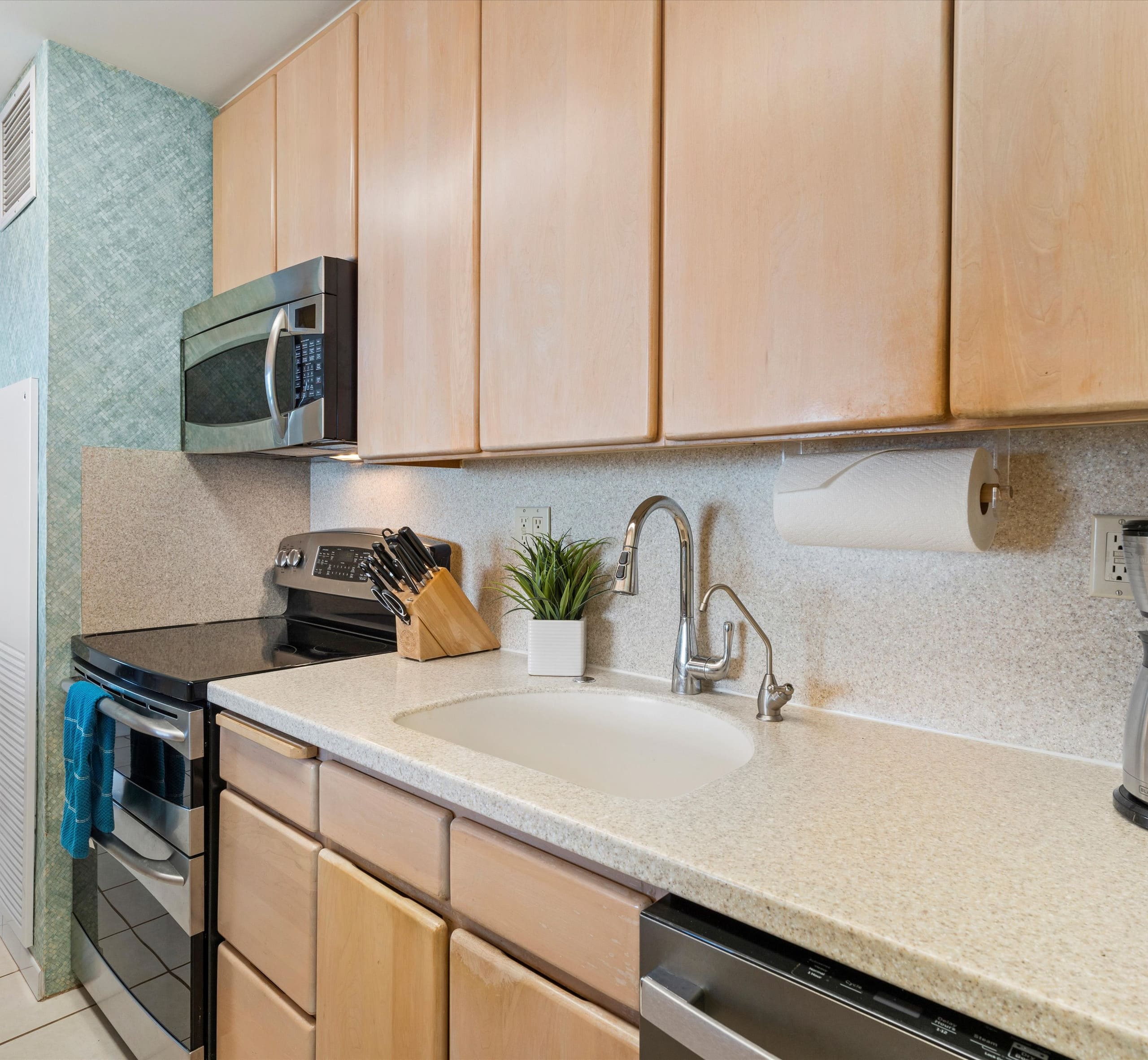 Condo in Kihei · ★4.5 · 2 bedrooms · 3 beds · 2 baths - Image 30