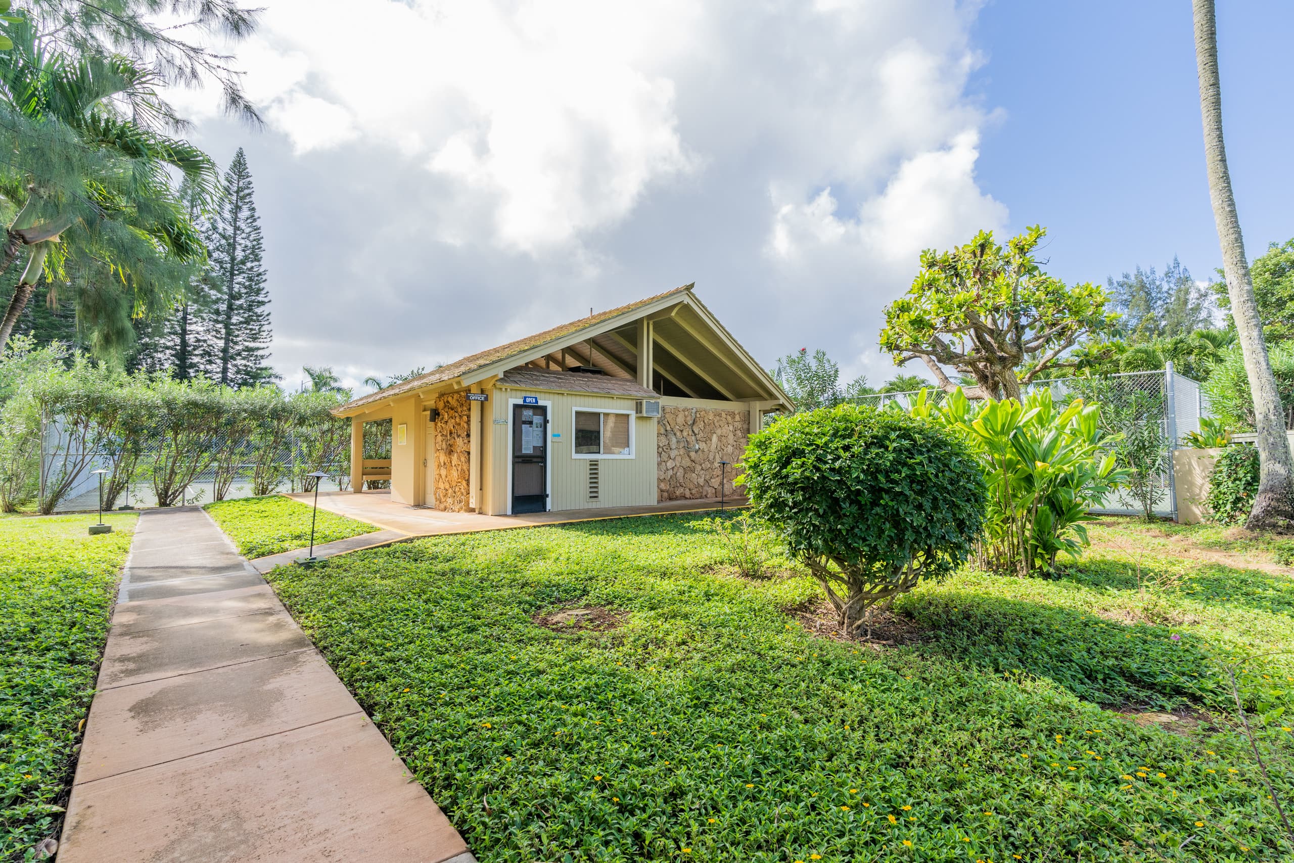 Condo in Kahuku · ★4.82 · 1 bedroom · 1 bed · 2 private baths - Image 24