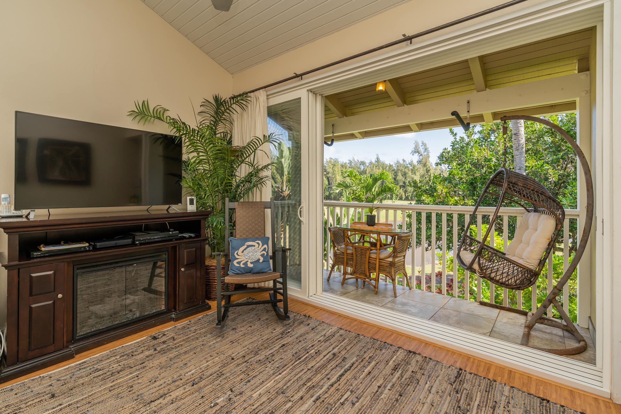 Condo in Kahuku · ★4.81 · 1 bedroom · 1 bed · 2 private baths - Image 6