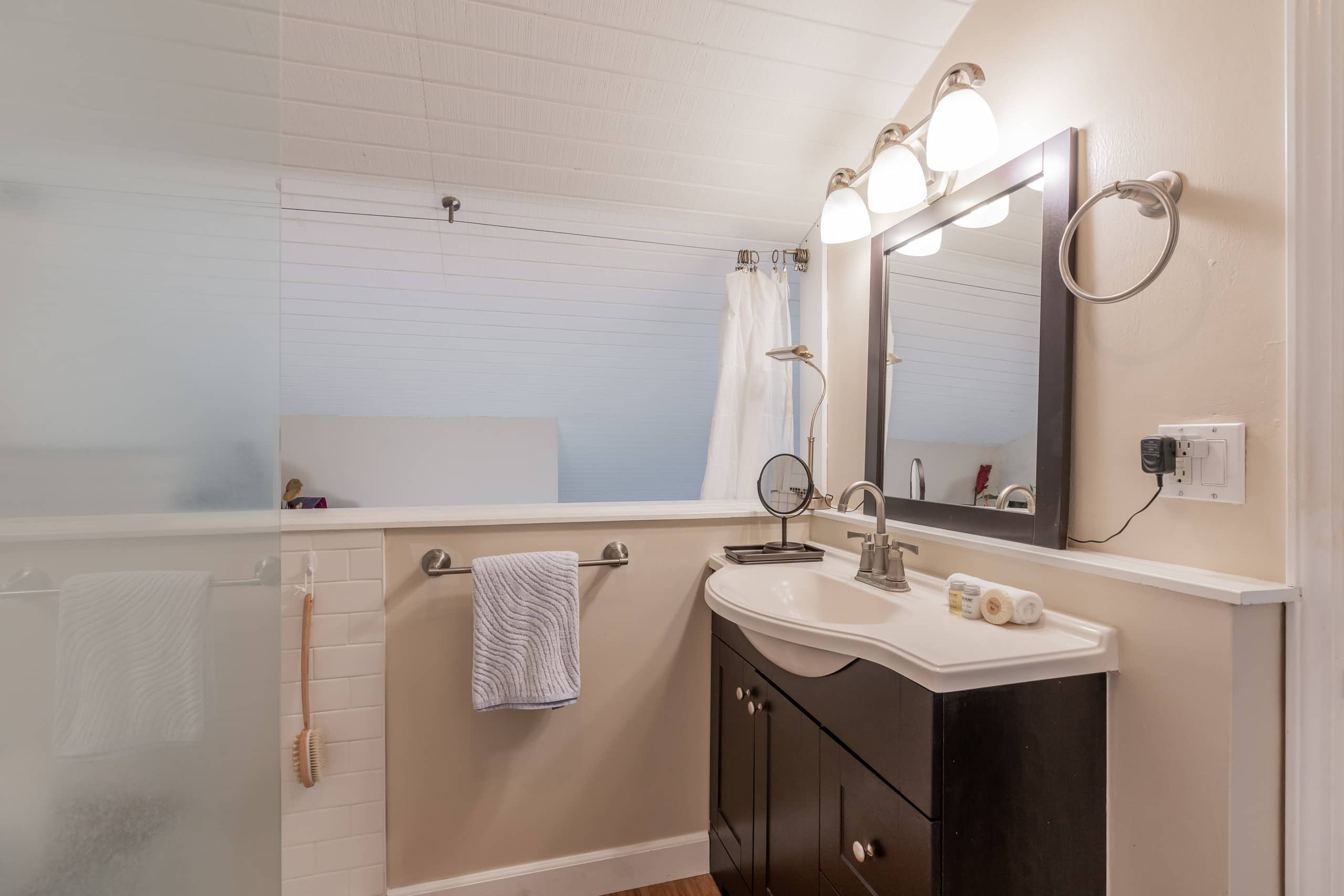 Condo in Kahuku · ★4.81 · 1 bedroom · 1 bed · 2 private baths - Image 21