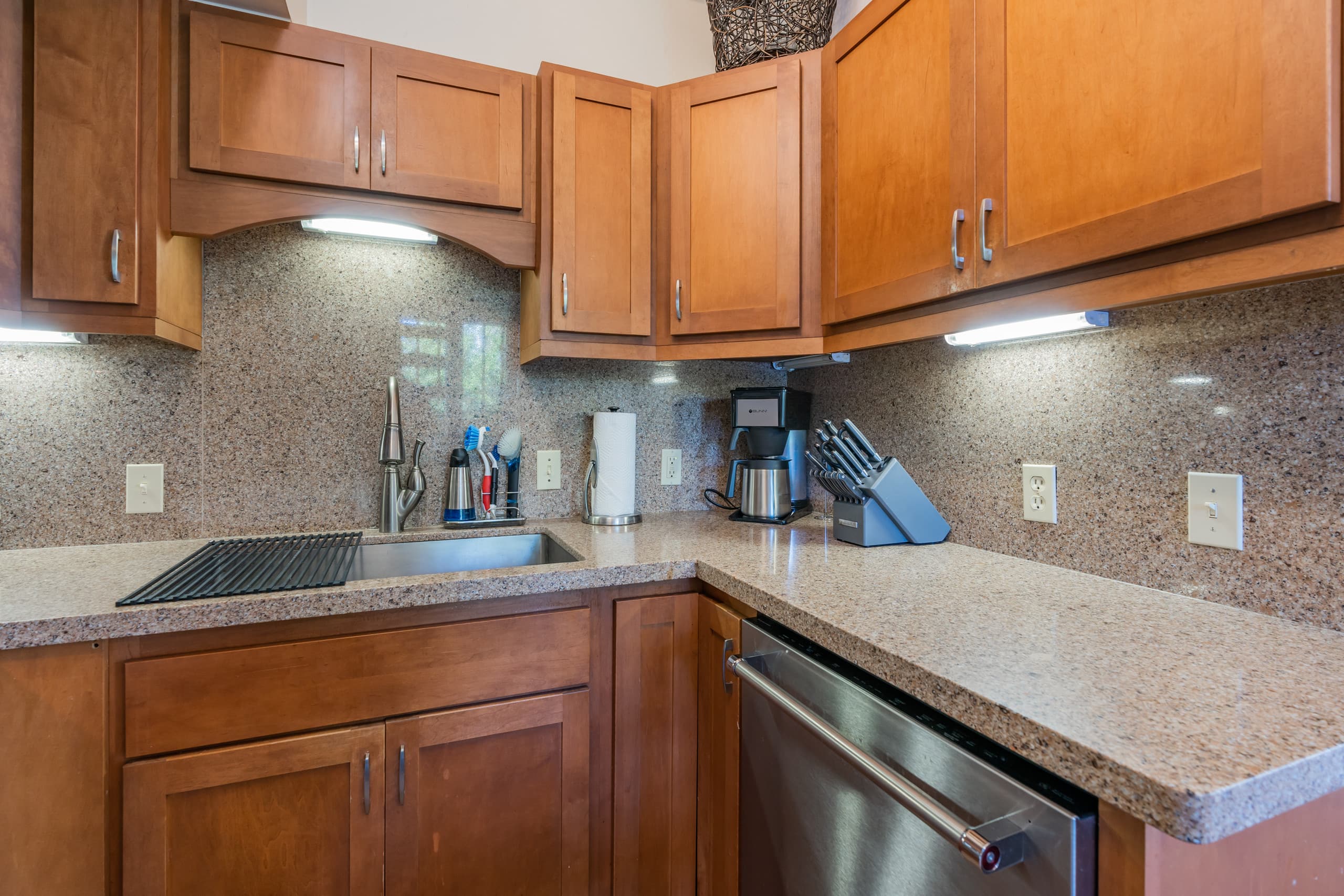 Condo in Kahuku · ★4.81 · 1 bedroom · 1 bed · 2 private baths - Image 11