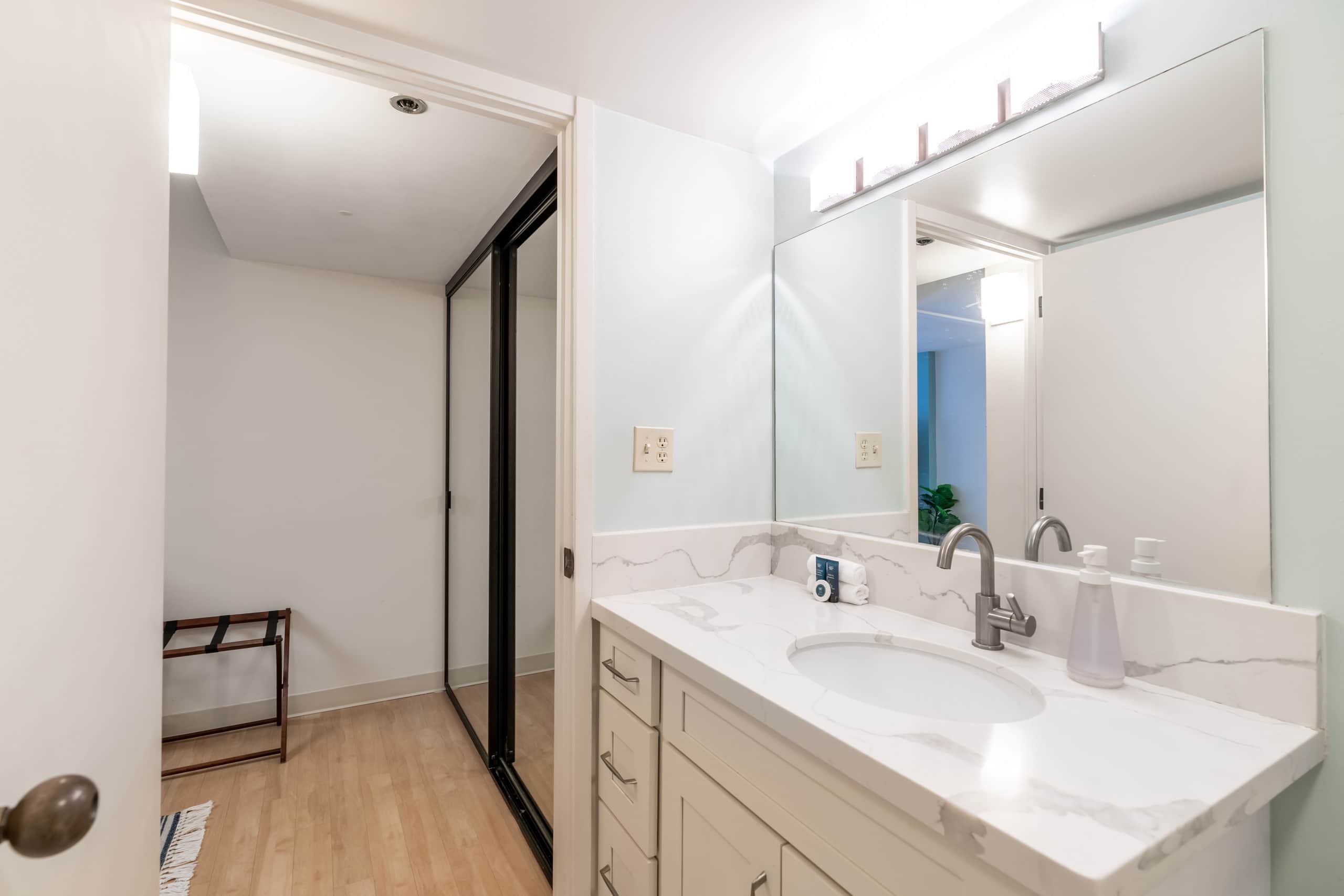 Condo in Honolulu · ★4.71 · 1 bedroom · 1 bed · 1 private bath - Image 17