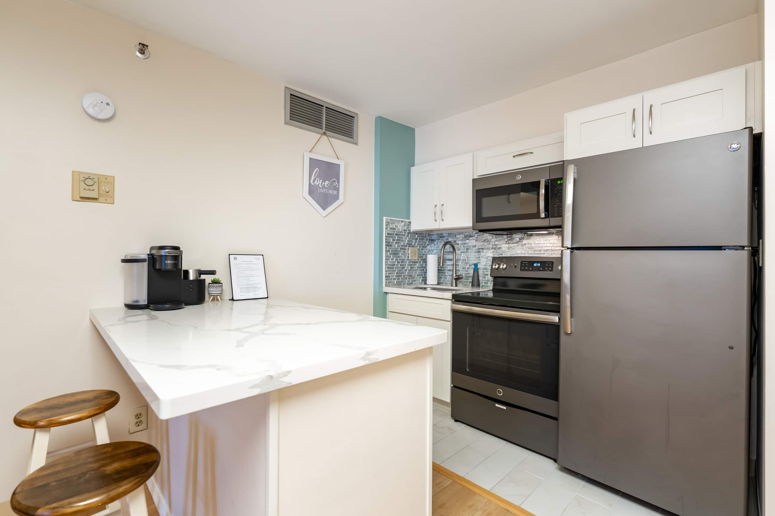 Condo in Honolulu · ★4.71 · 1 bedroom · 1 bed · 1 private bath - Image 2