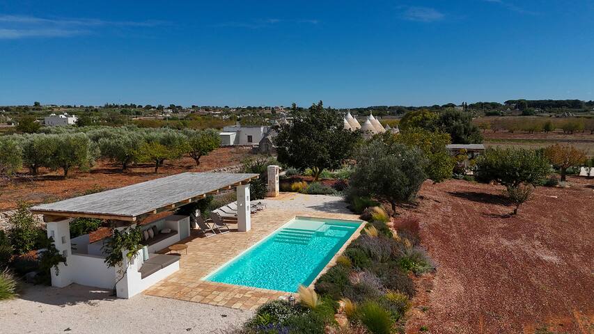 TD Trulli Perla Bianca Trulli with Pool & Vineyard
