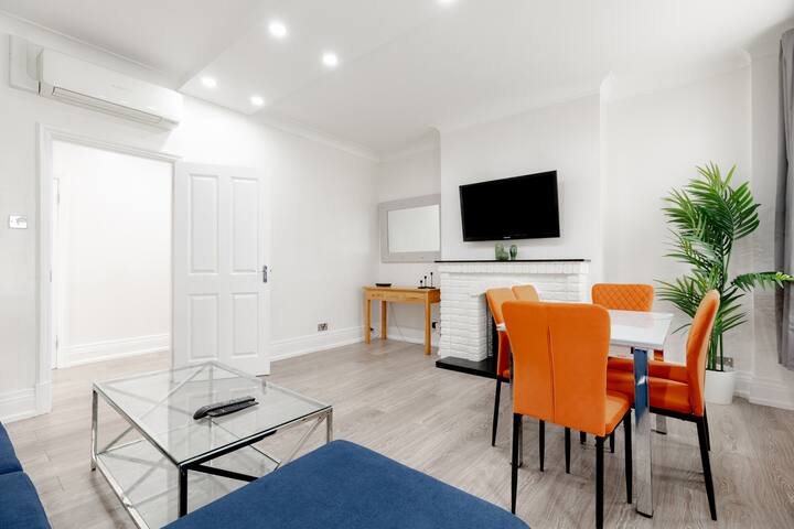 Amazing Two Bedroom Apartment near Hyde park gallery image 4