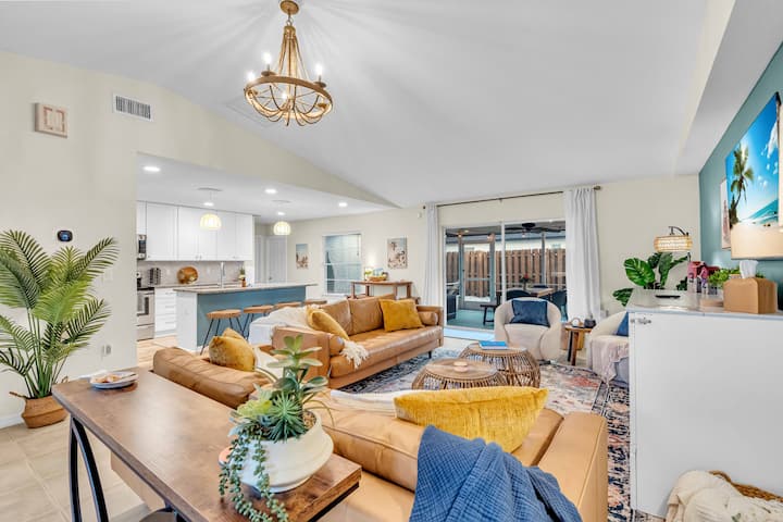 Open-concept living with pool and sunset views through the lanai—your perfect indoor-outdoor retreat.