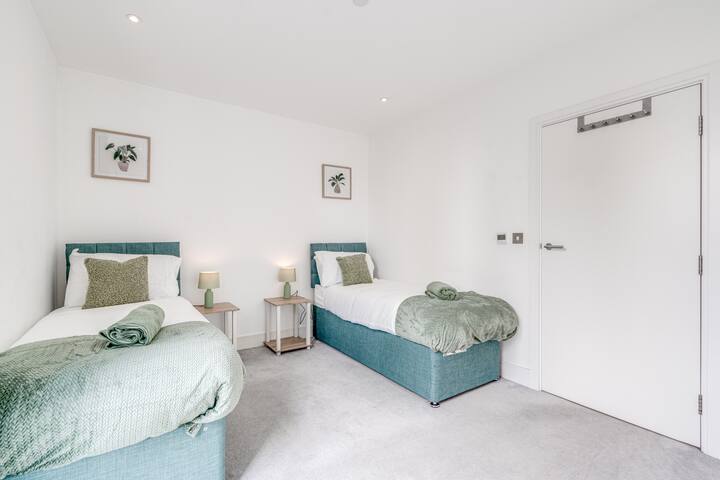 Cozy London Apartment with 2 Bedrooms gallery image 5