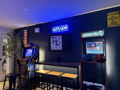 Private Pool + Hot Tub | Arcade & Movie Room