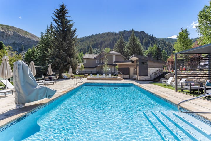 Atomic Stays managed Airbnb listing 2